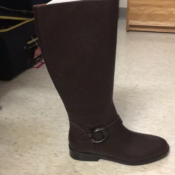 Coach boots in a size 10. Has never been worn. - Picture 1 of 4